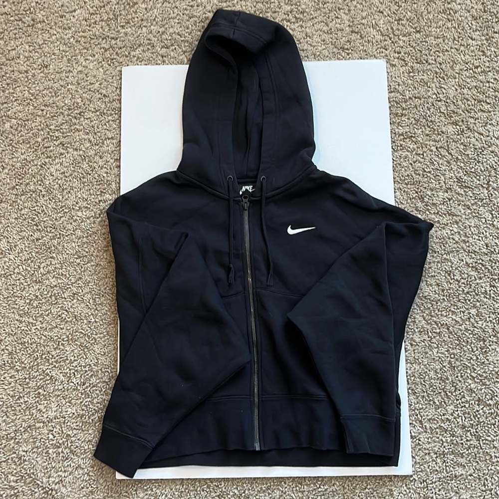 Nike Cropped Women’s Zip Up Jacket, barely worn.